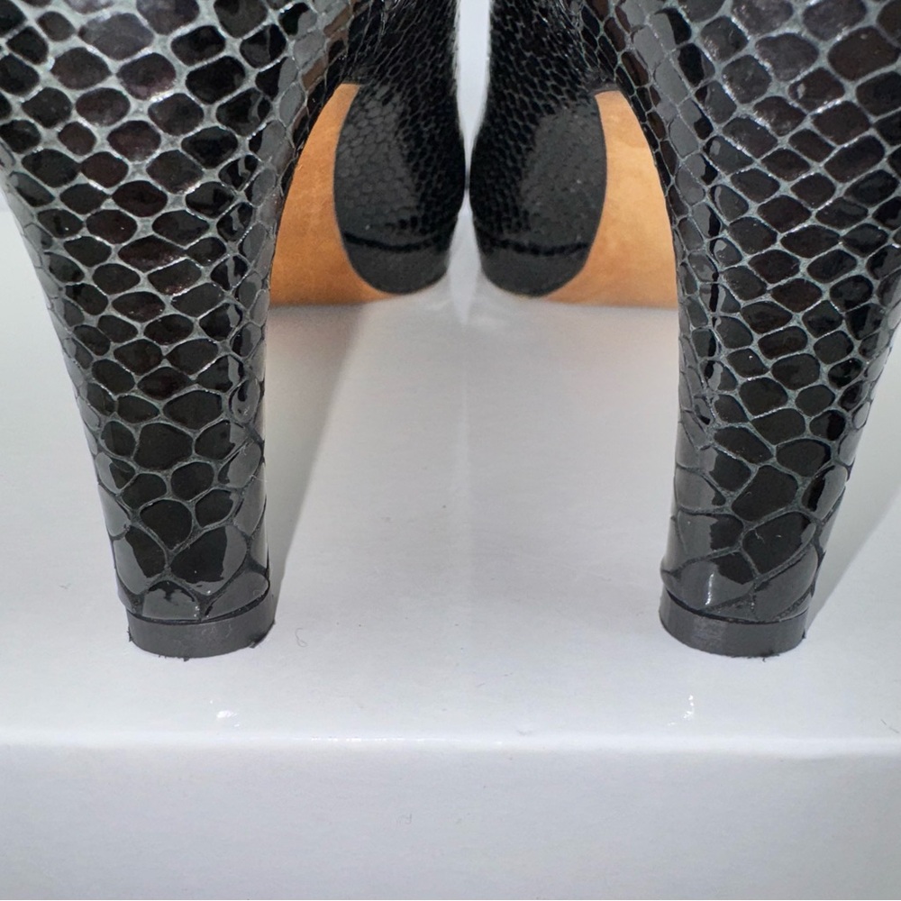 Stuart Weitzman Black Python Embossed Leather Pee… - image 8